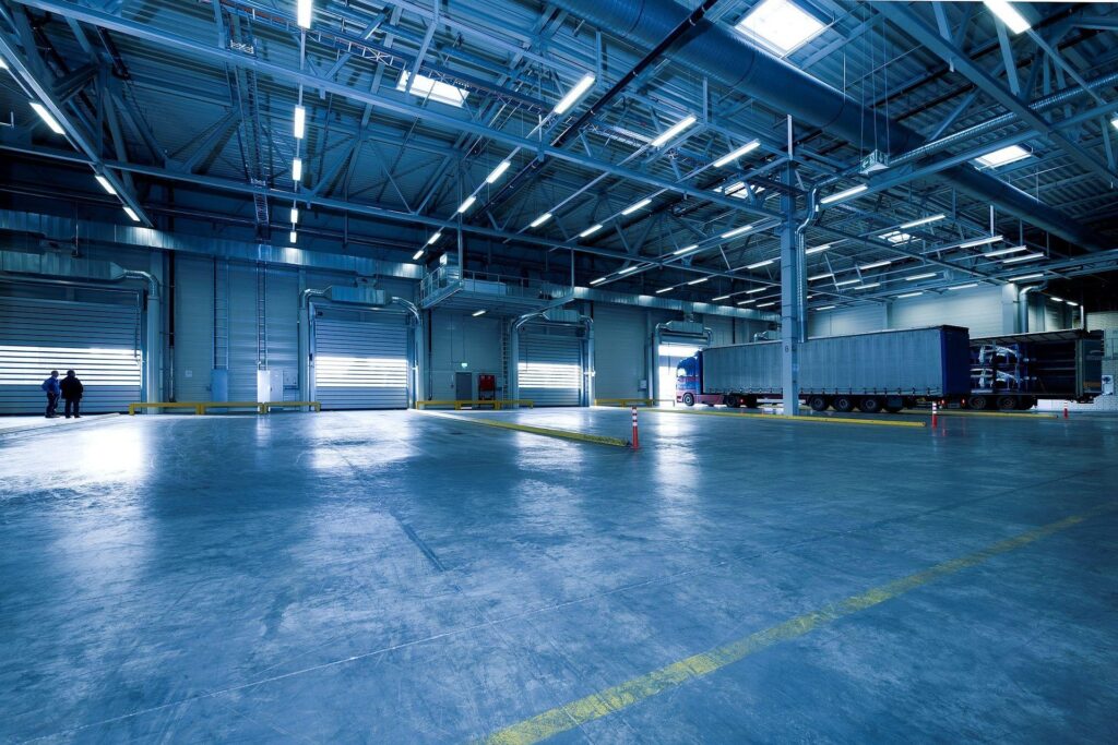 industrial-hall-1630740_1920